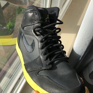 Air Jordan 1 Mid Black/Yellow/sparkle  swoosh